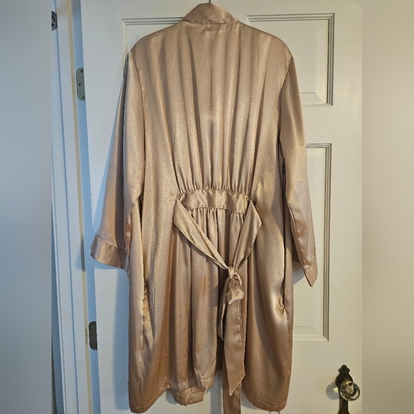 Silky Robe plus-size - Picture 2 of 4